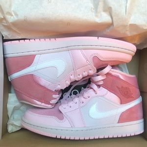 COPY - Womens Air Jordan’s 1 Mid (pink)
